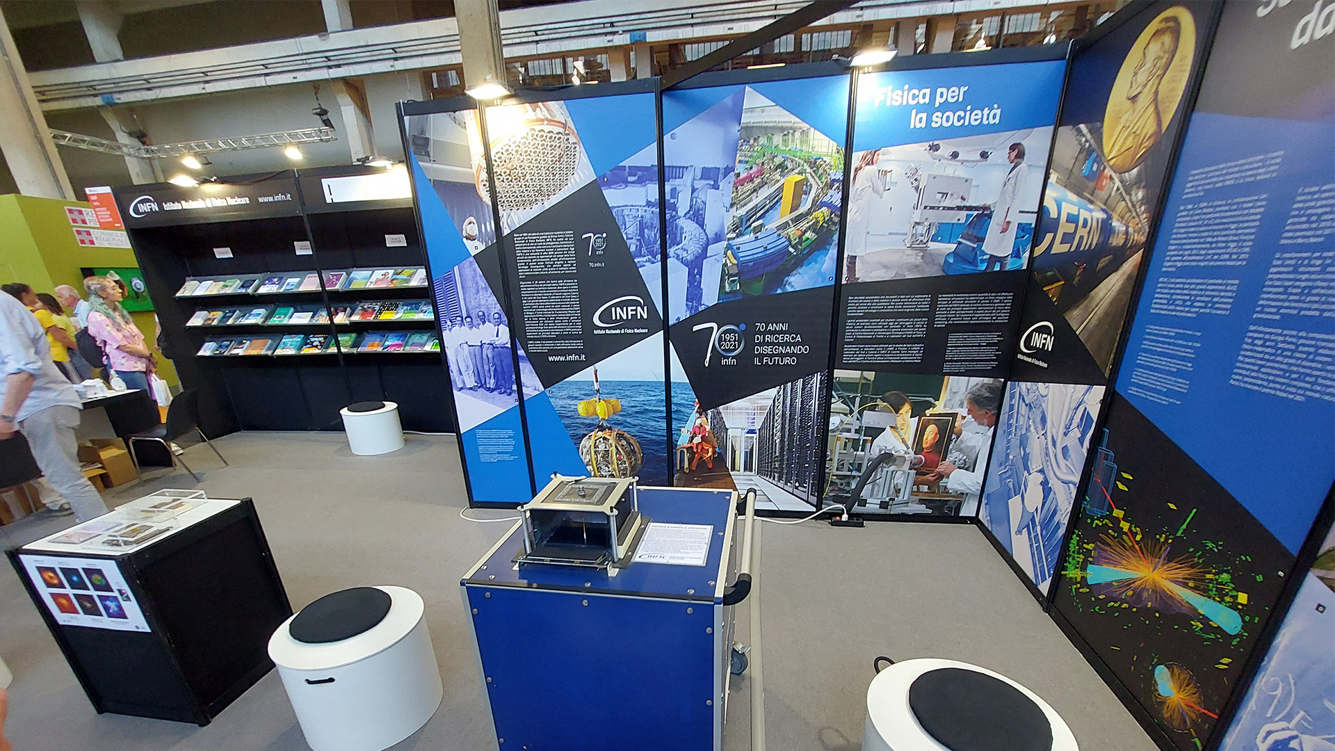 Stand dell'INFN al Salone del Libro di Torino