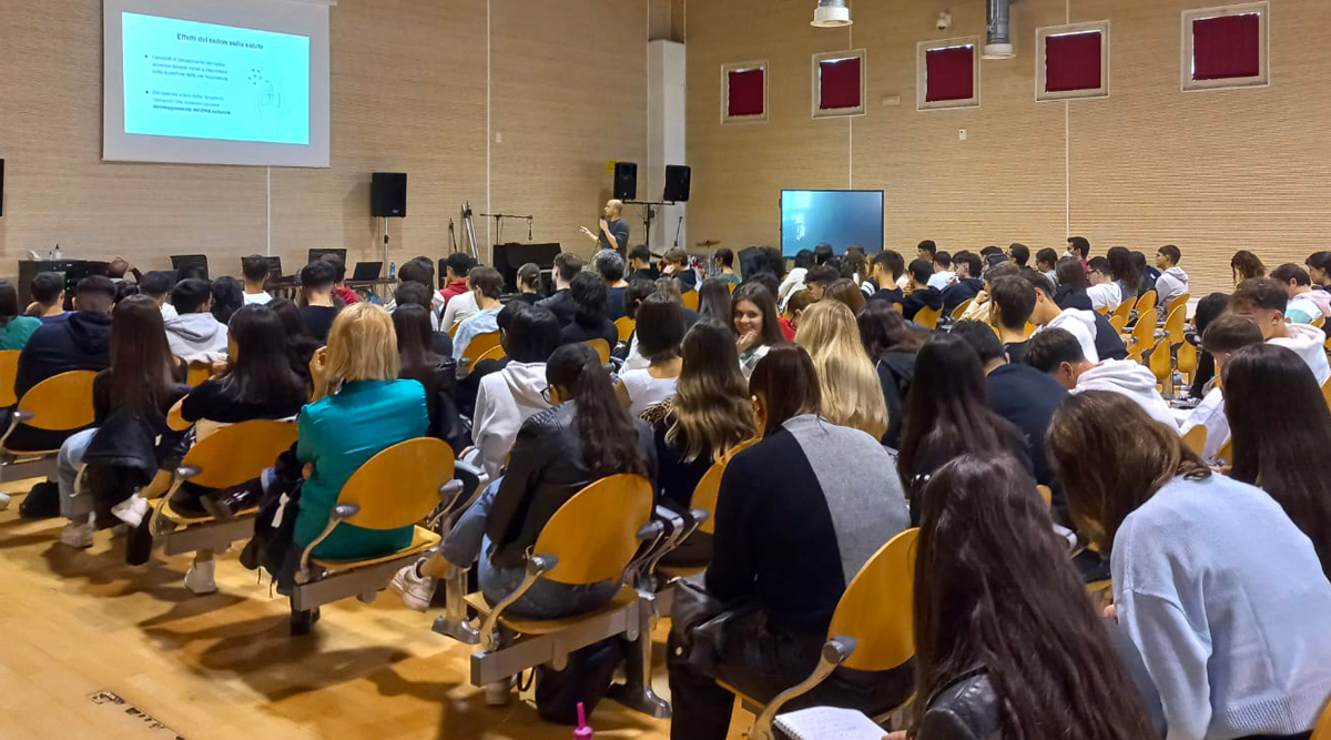 studenti all'evento di radiolab a cagliari