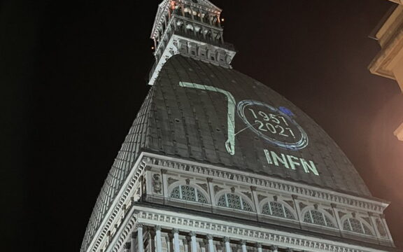 immagine proiezione logo su Mole Antonelliana