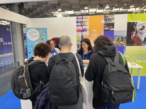 Il team di ricercatori INFN presso lo stand INFN alla Fiera Didacta 2025