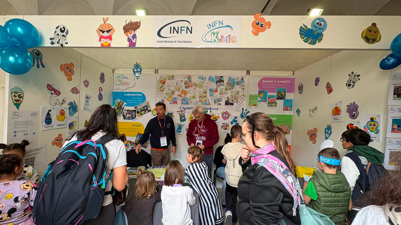 Stand di INFN Kids al Lucca Comics&Games 2025