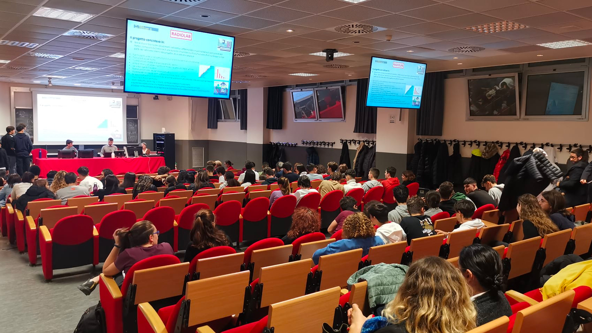 Studenti in aula per le attività di RadioLab durante il Radon Day