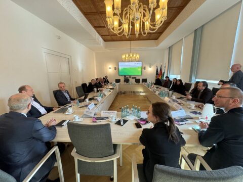 L'immagine mostra un momento dell'incontro a Dresda tra la delegazione italiana e quella sassone per discutere della collaborazione nel progetto Einstein Telescope