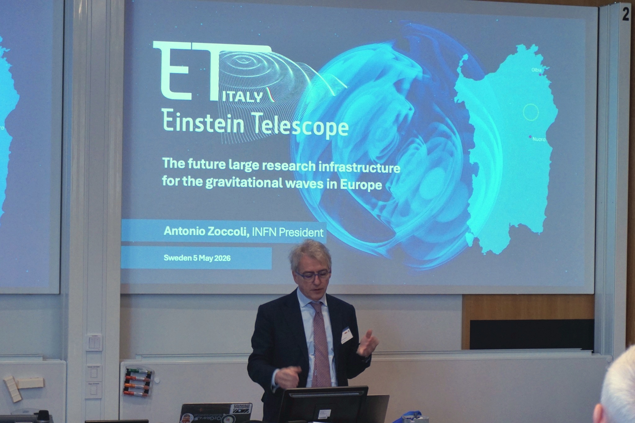 Un momento della presentazione del presidente dell'INFN Antonio Zoccoli nel corso dell'evento The Einstein Telescope Project and Beyond: Science and Technology for Future Gravitational Wave Detectors, Stoccolma, Svezia