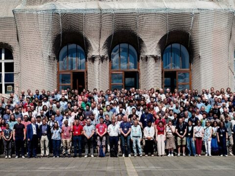 Foto di gruppo al XVI Simposio di Einstein Telescope, che si è tenuto ad Achen, Germania, dal 15 al 19 maggio 2026