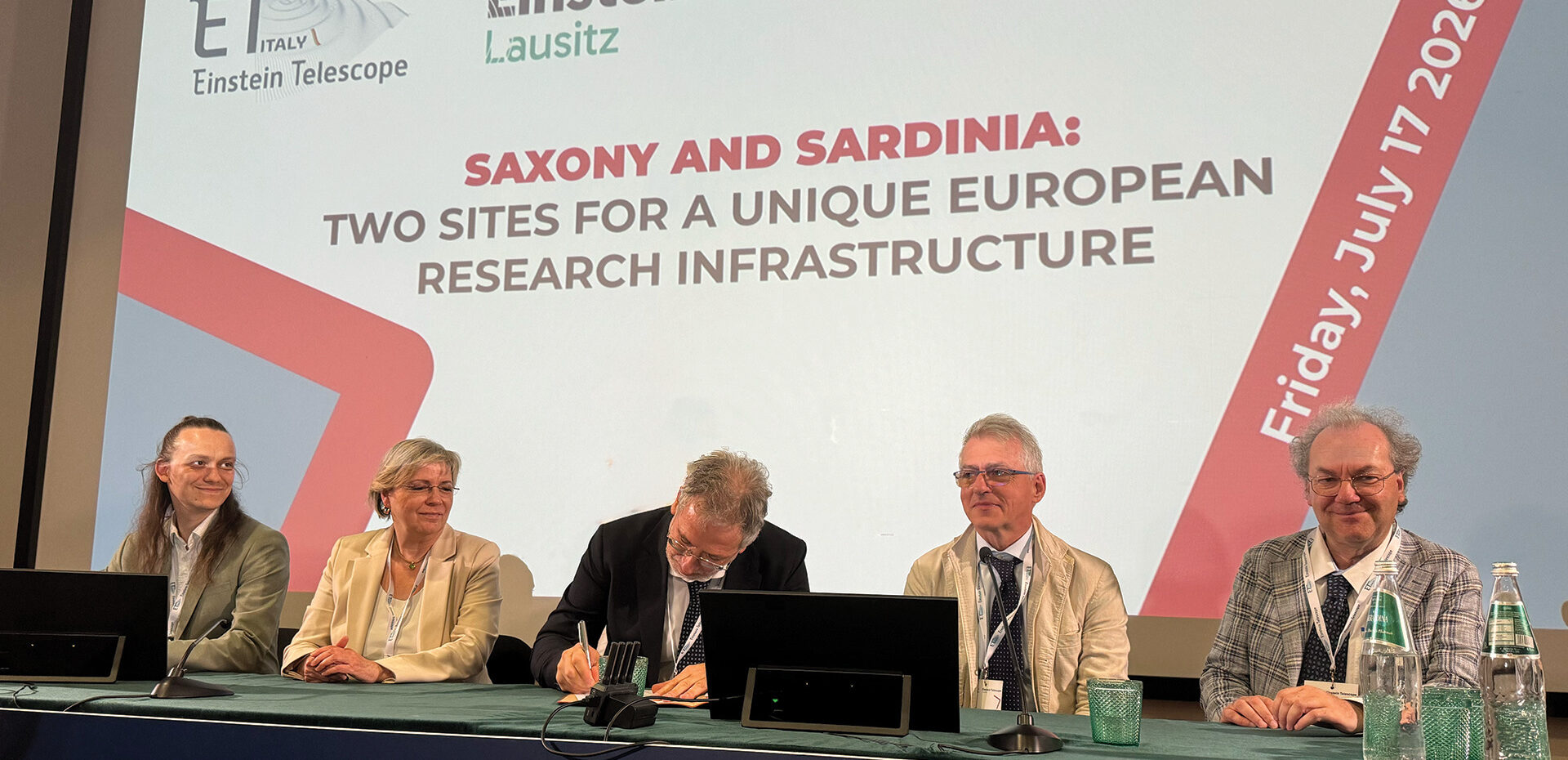 The signing of the agreement between Italian and Saxon scientific institutions for a joint candidacy for the Einstein Telescope