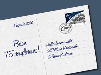 Rappresentazione grafica della cartolina di auguri per il 75° anniversario dell'INFN con francobollo dedicato e annullo Primo Giorno di Emissione