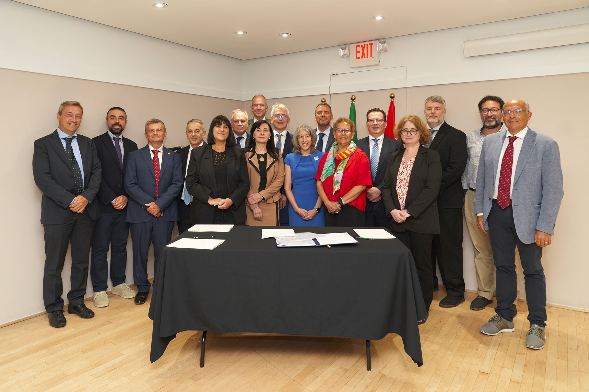 I rappresentanti delle istituzioni italiane e canadesi che hanno partecipato all'evento “Building quantum bridges: Italy - Canada partnership for the quantum future” a Toronto.